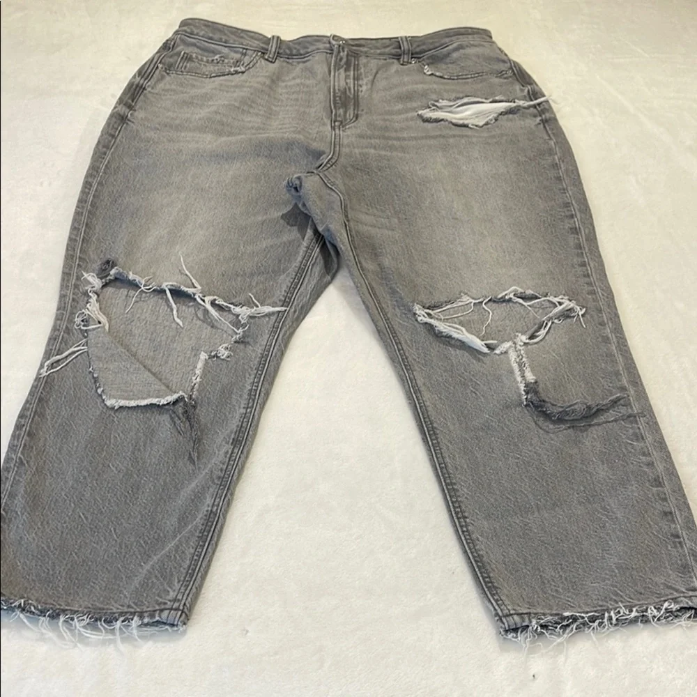 AMERICAN EAGLE WOMENS SIZE 16S Gray Distressed  MOM Jeans